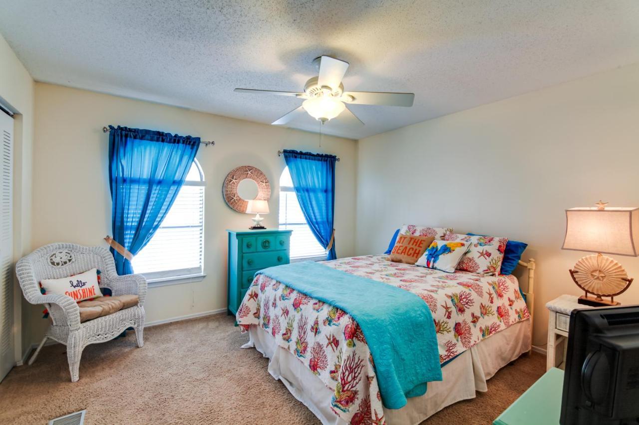 Destin Townhome With Balcony - Walk To The Beach! Exterior photo